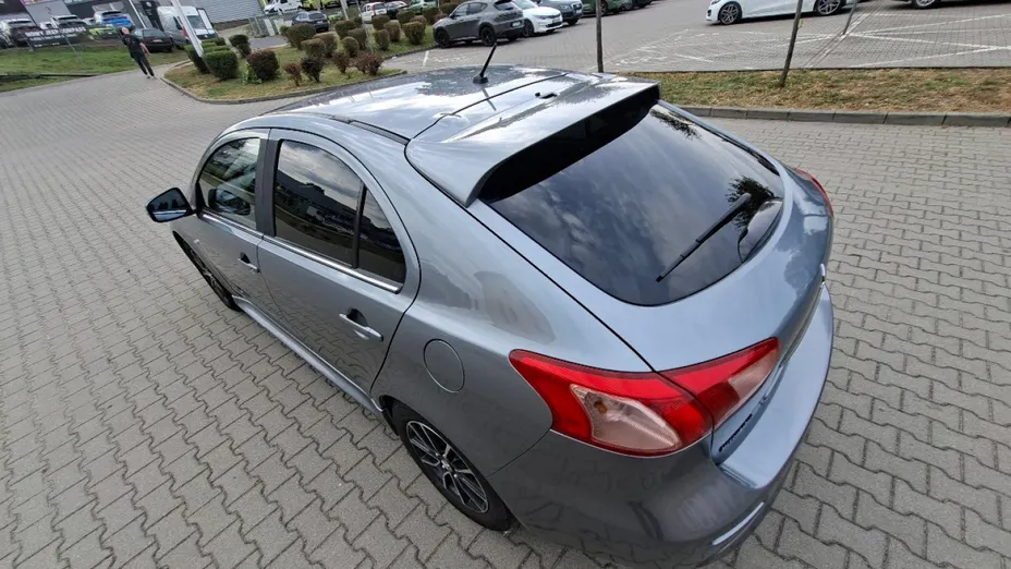 MITSUBISHI Lancer -