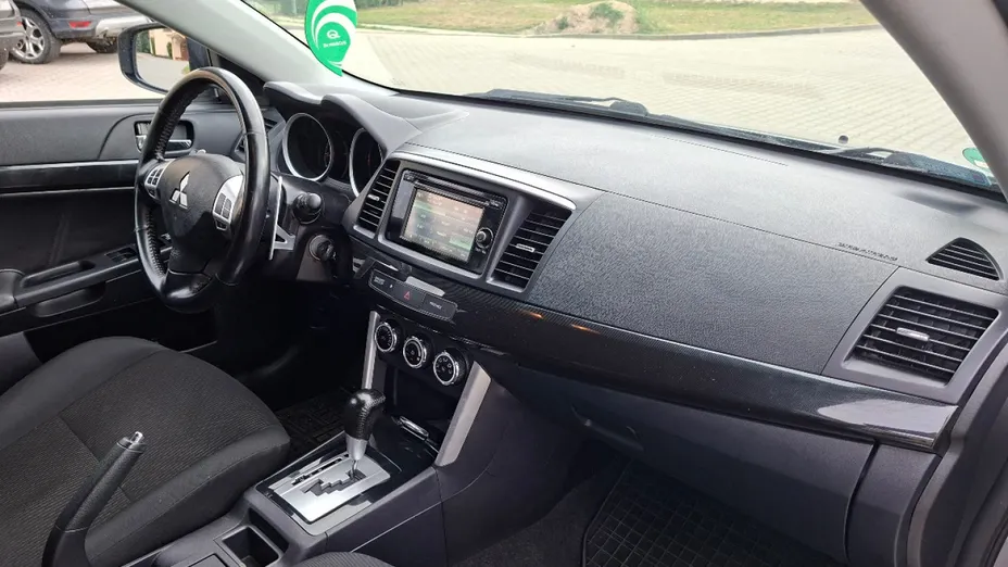 MITSUBISHI Lancer -
