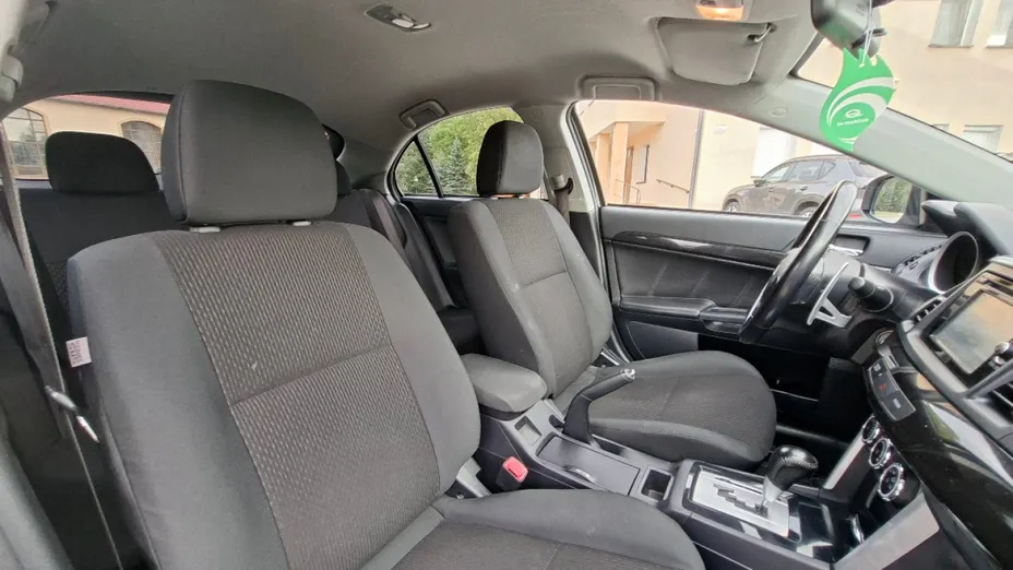 MITSUBISHI Lancer -