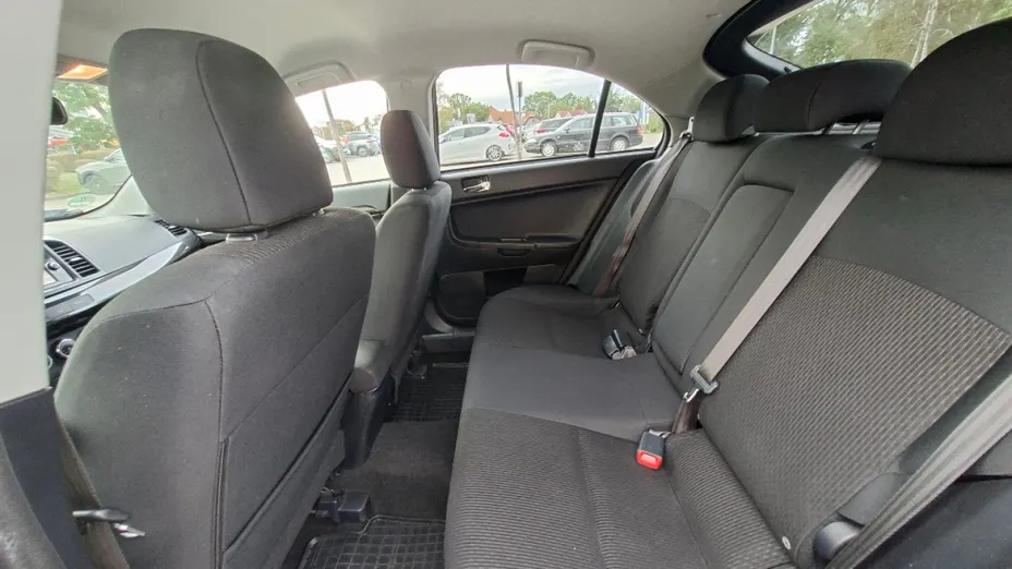 MITSUBISHI Lancer -