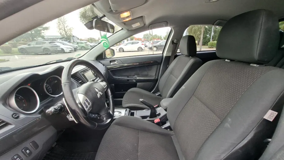 MITSUBISHI Lancer -