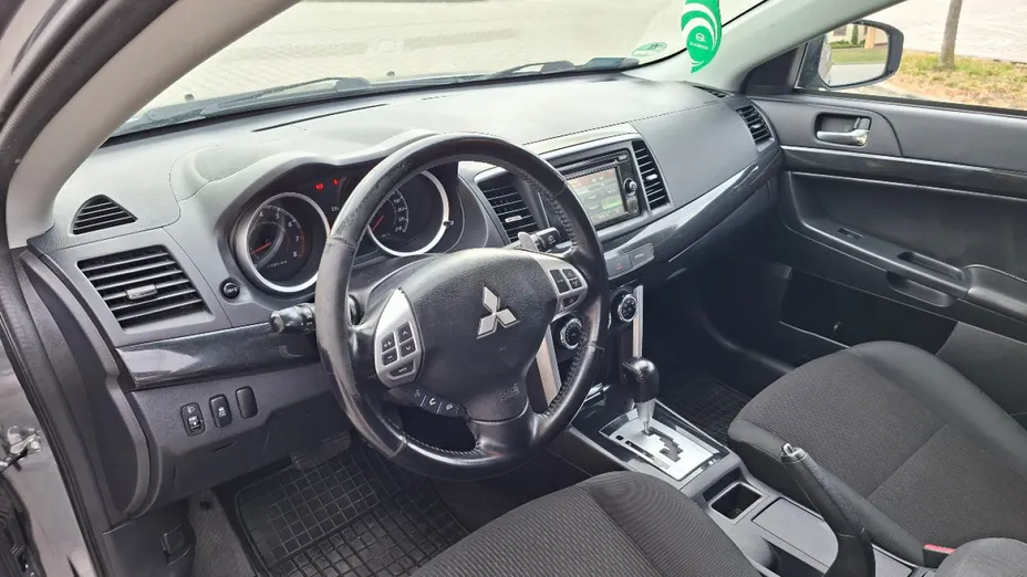 MITSUBISHI Lancer -