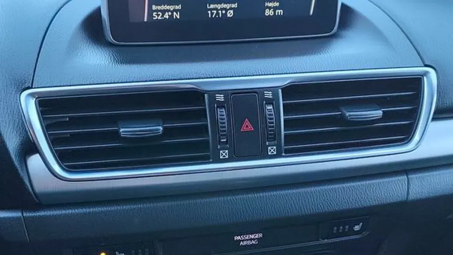 MAZDA 6 -