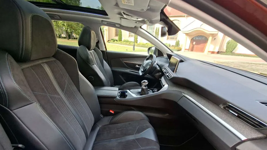 PEUGEOT 3008 -