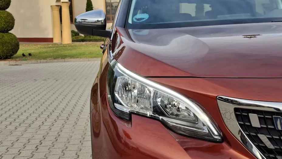 PEUGEOT 3008 -
