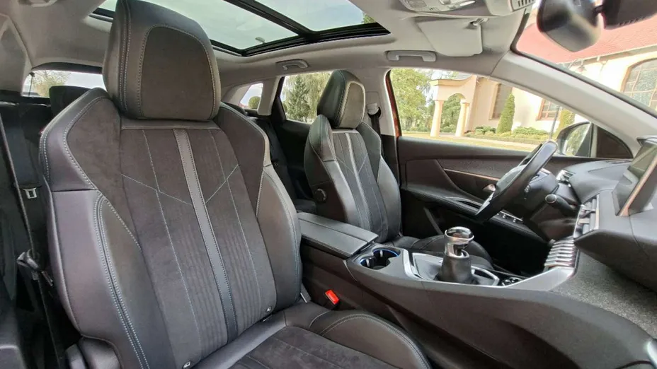 PEUGEOT 3008 -