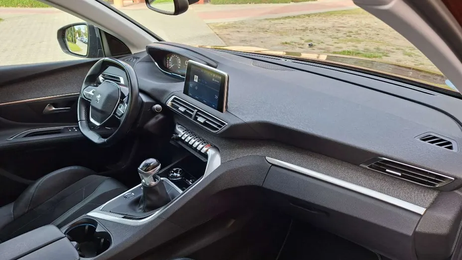 PEUGEOT 3008 -