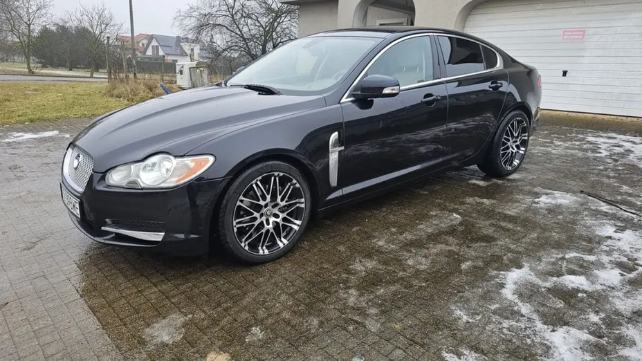 JAGUAR XF -