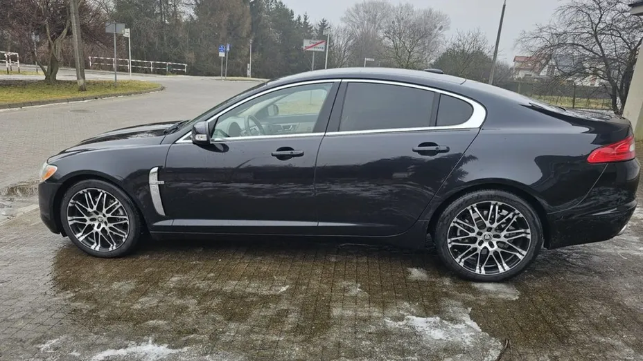 JAGUAR XF -