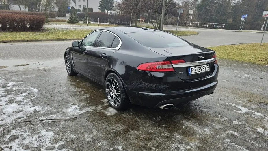 JAGUAR XF -