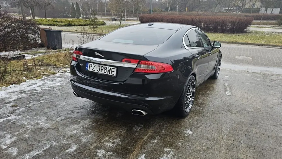 JAGUAR XF -