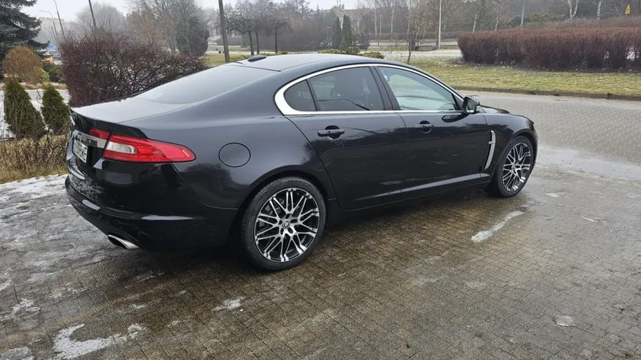 JAGUAR XF -