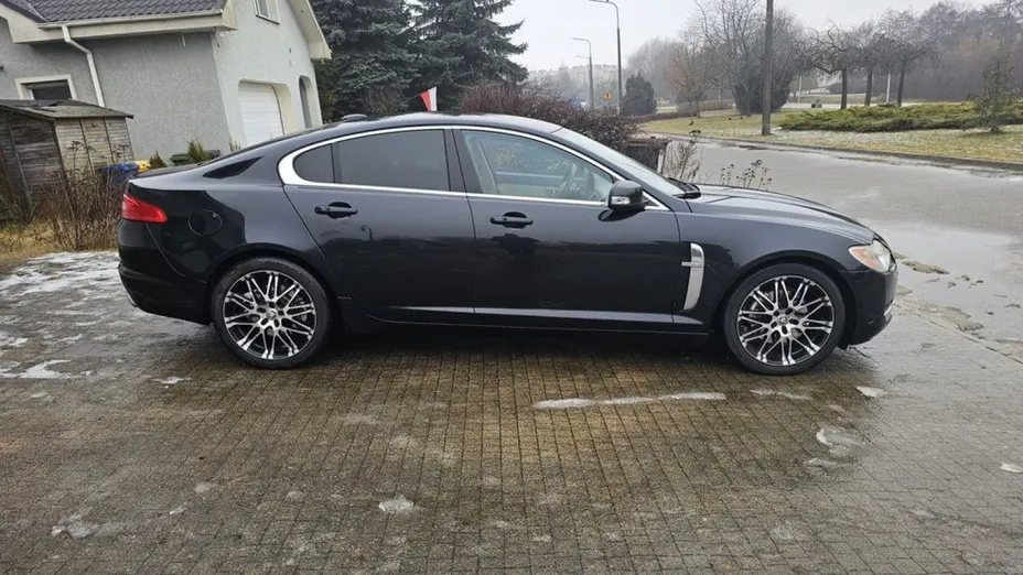 JAGUAR XF -
