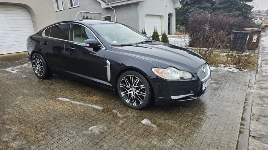 JAGUAR XF -