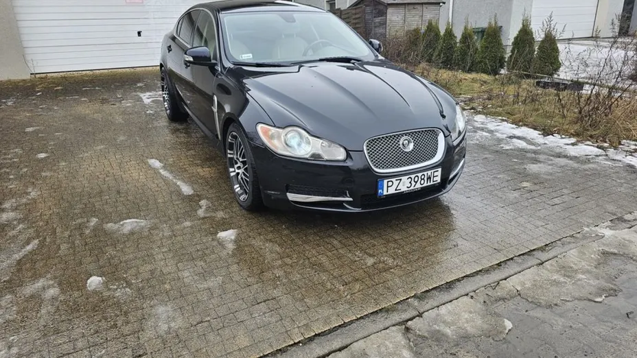 JAGUAR XF -