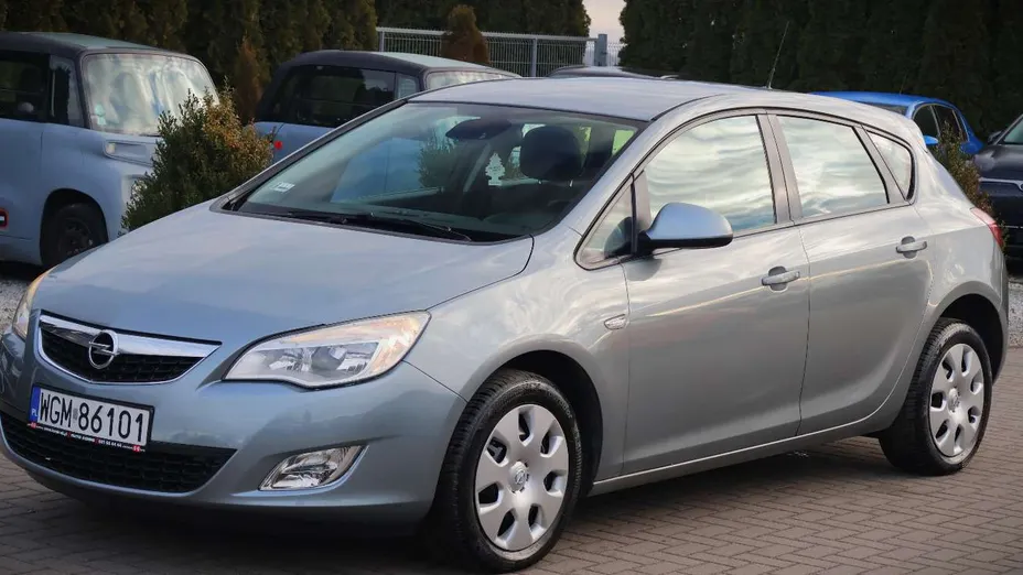 OPEL Astra -