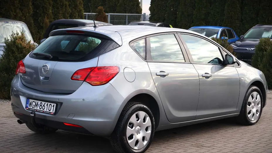 OPEL Astra -