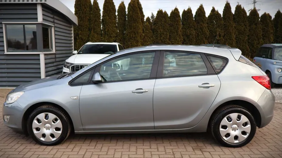 OPEL Astra -