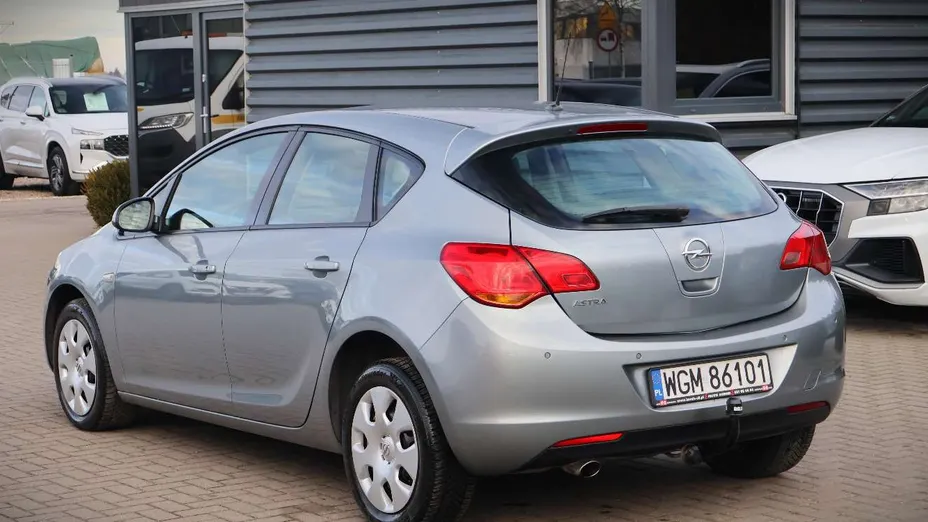 OPEL Astra -