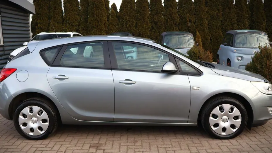 OPEL Astra -