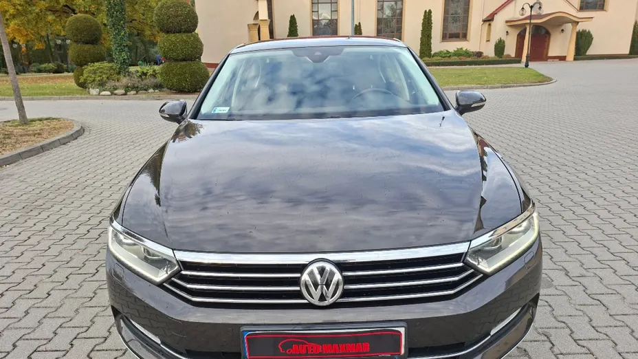 VOLKSWAGEN Passat -