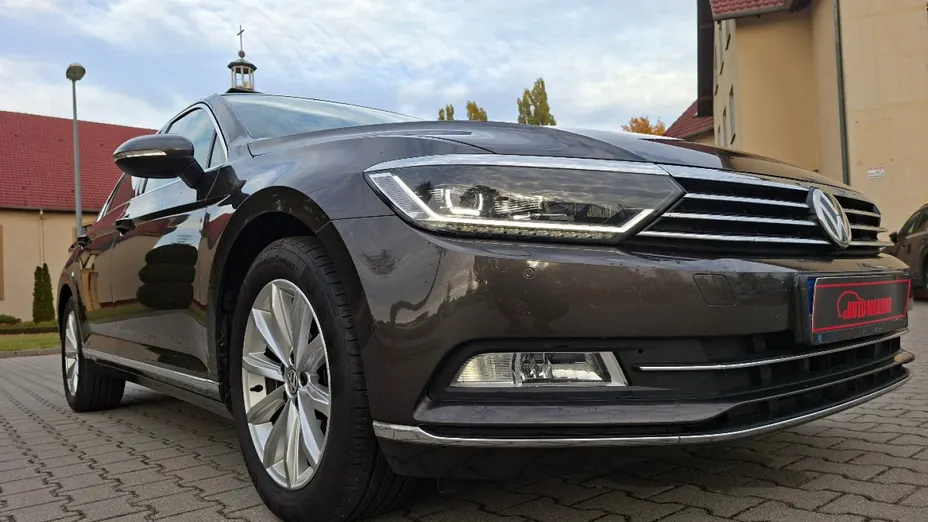 VOLKSWAGEN Passat -