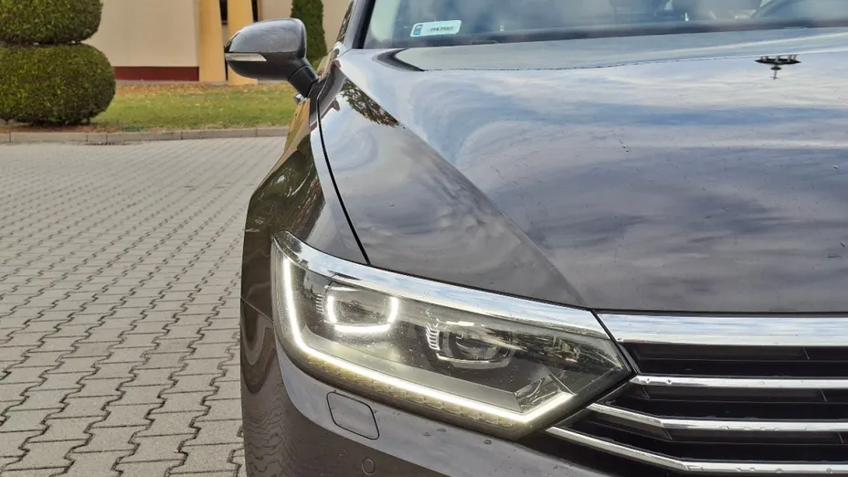 VOLKSWAGEN Passat -