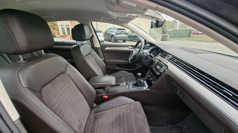 VOLKSWAGEN Passat -