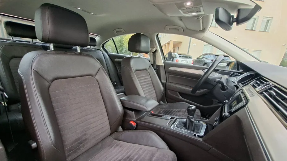 VOLKSWAGEN Passat -