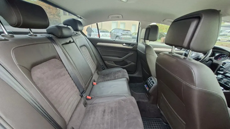 VOLKSWAGEN Passat -