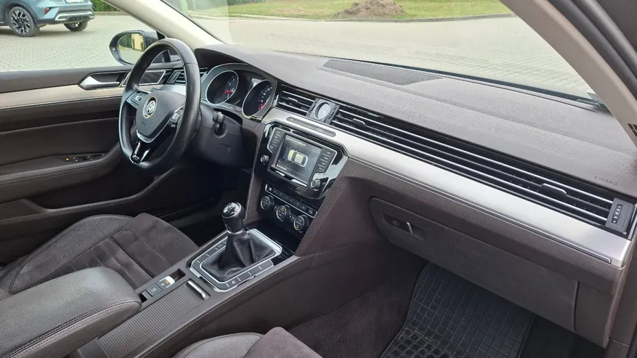 VOLKSWAGEN Passat -