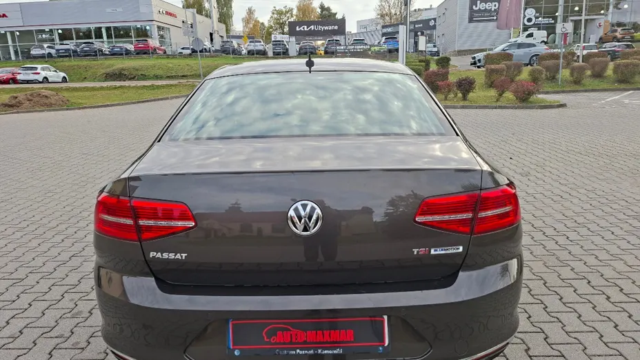 VOLKSWAGEN Passat -