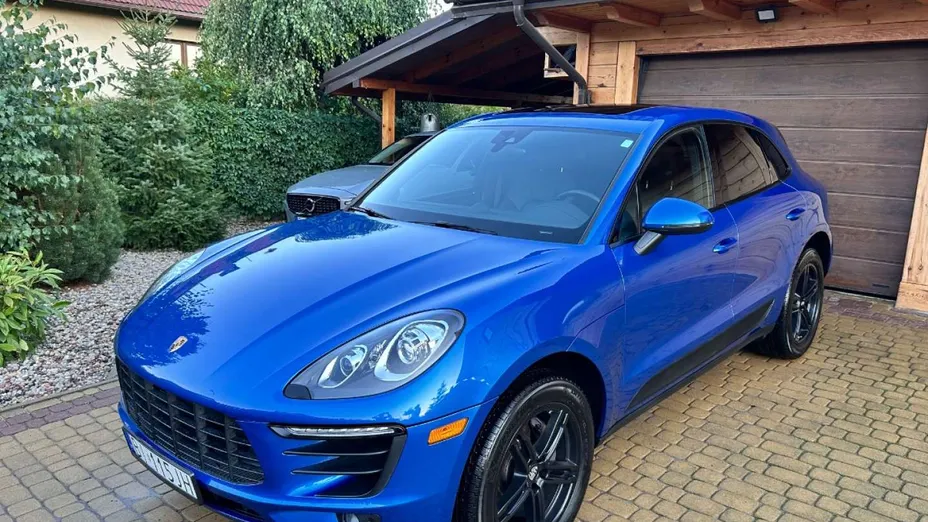 PORSCHE Macan -