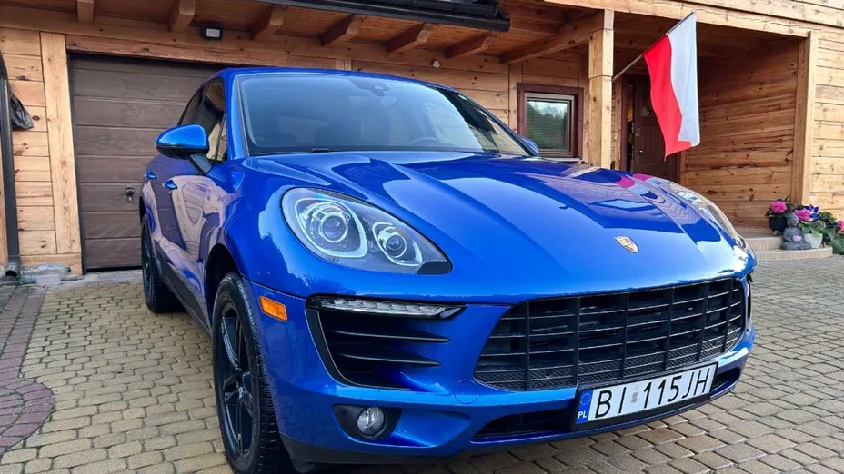 PORSCHE Macan -