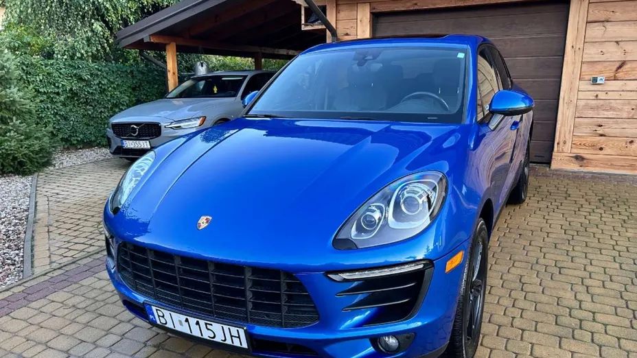 PORSCHE Macan -
