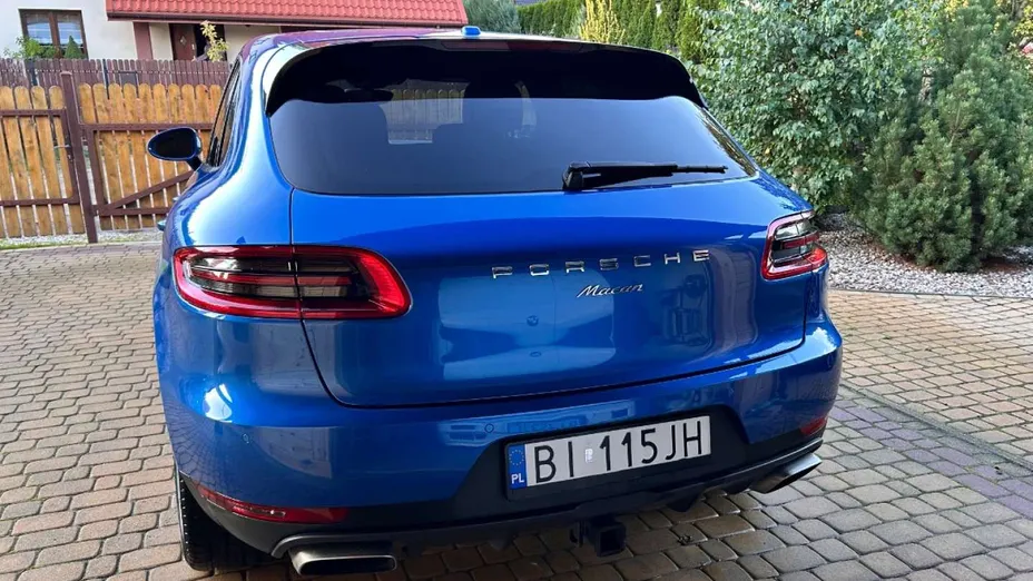 PORSCHE Macan -