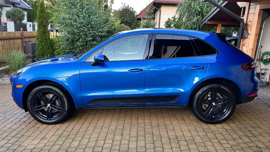 PORSCHE Macan -