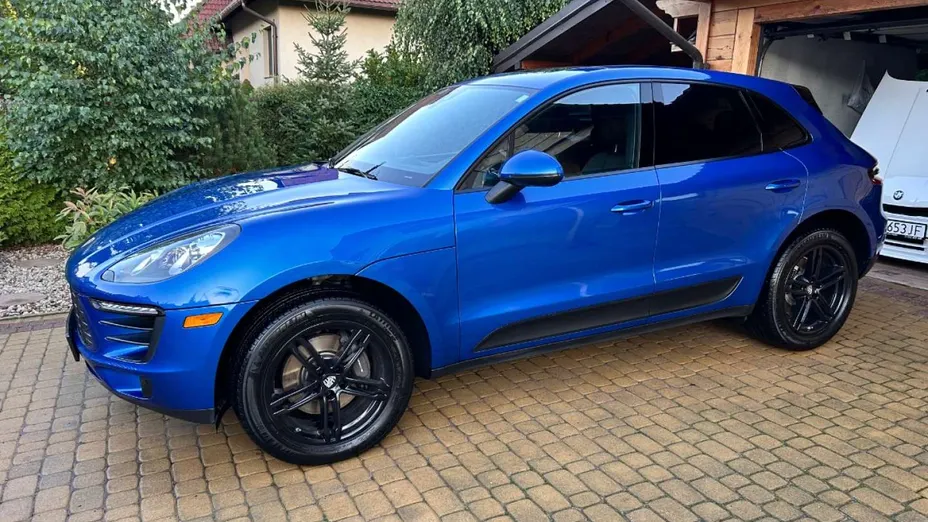 PORSCHE Macan -