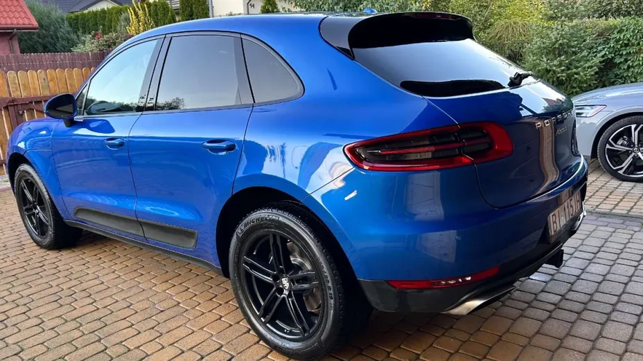 PORSCHE Macan -