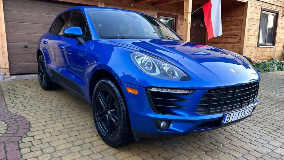 PORSCHE Macan -