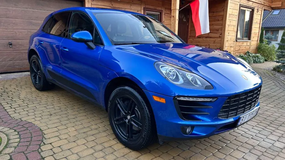 PORSCHE Macan -