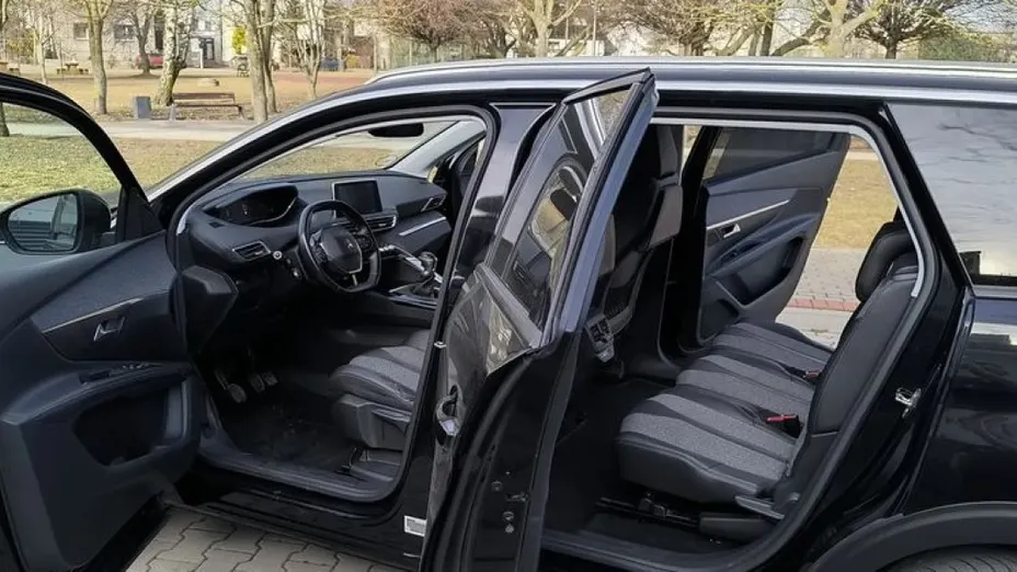 PEUGEOT 5008 -