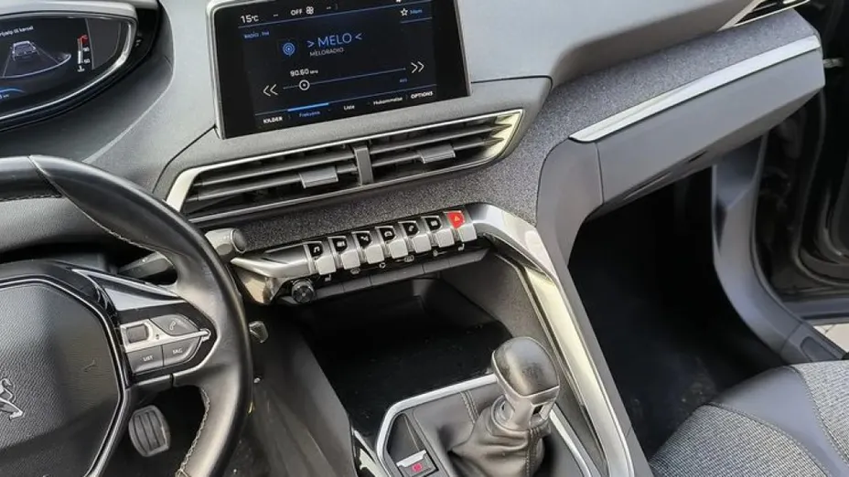PEUGEOT 5008 -