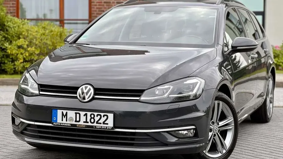 VOLKSWAGEN Golf -