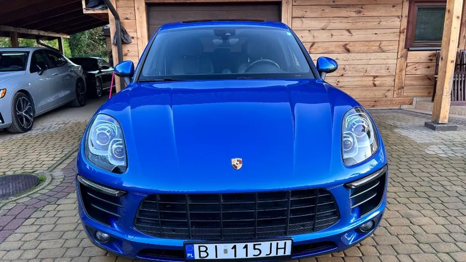 PORSCHE Macan -