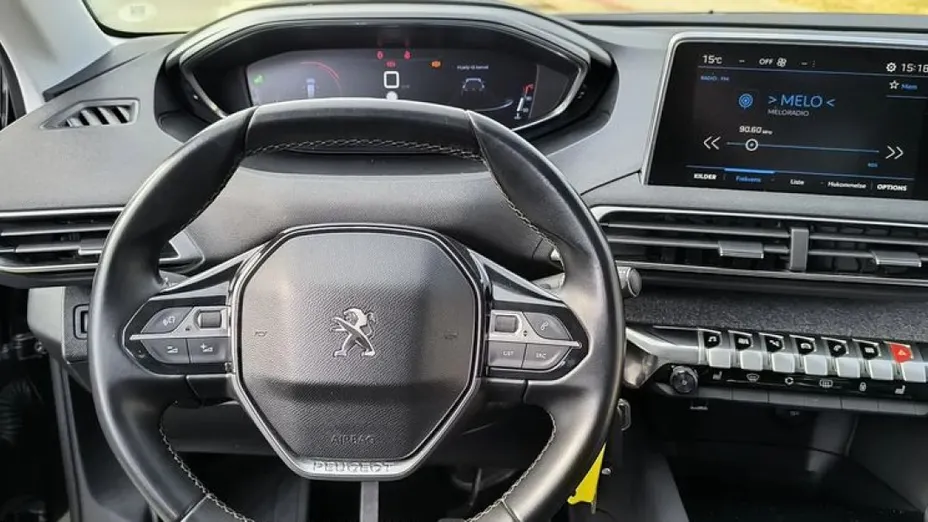 PEUGEOT 5008 -