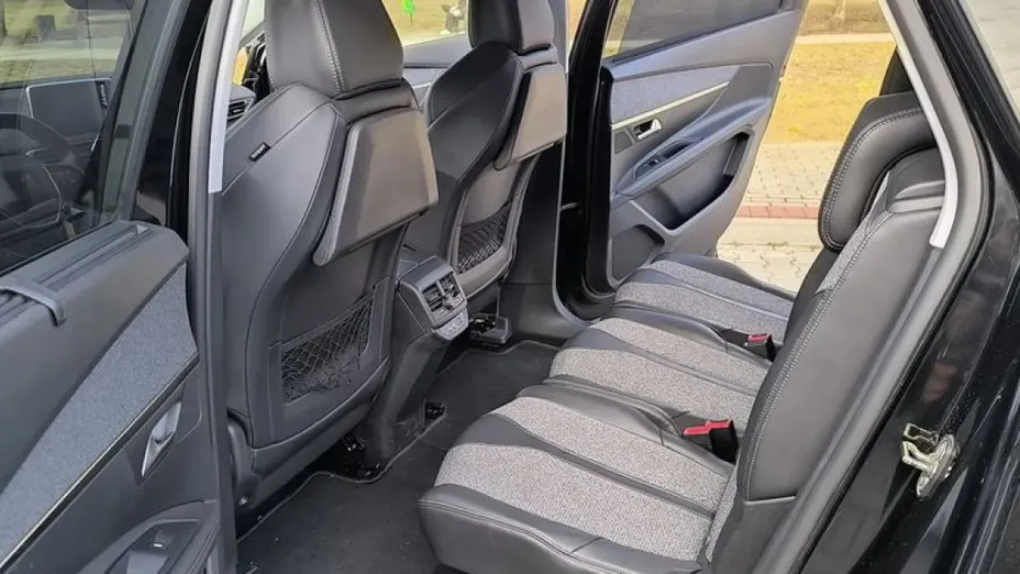 PEUGEOT 5008 -