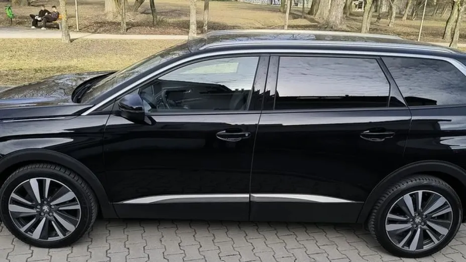 PEUGEOT 5008 -