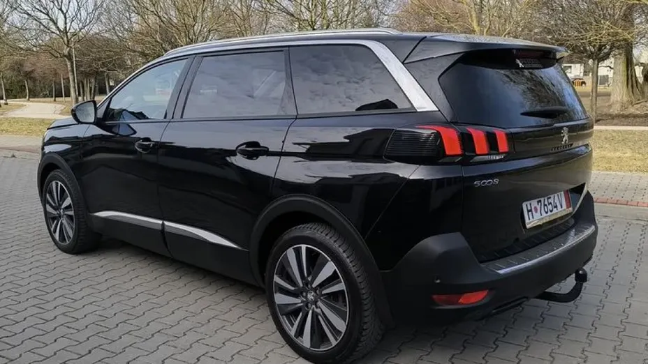 PEUGEOT 5008 -