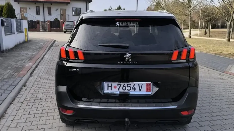 PEUGEOT 5008 -